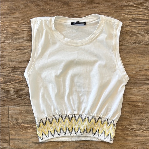 Zara Women’s Medium Tank Top with Black and Yellow Embroidery - Rare in US - Picture 1 of 11